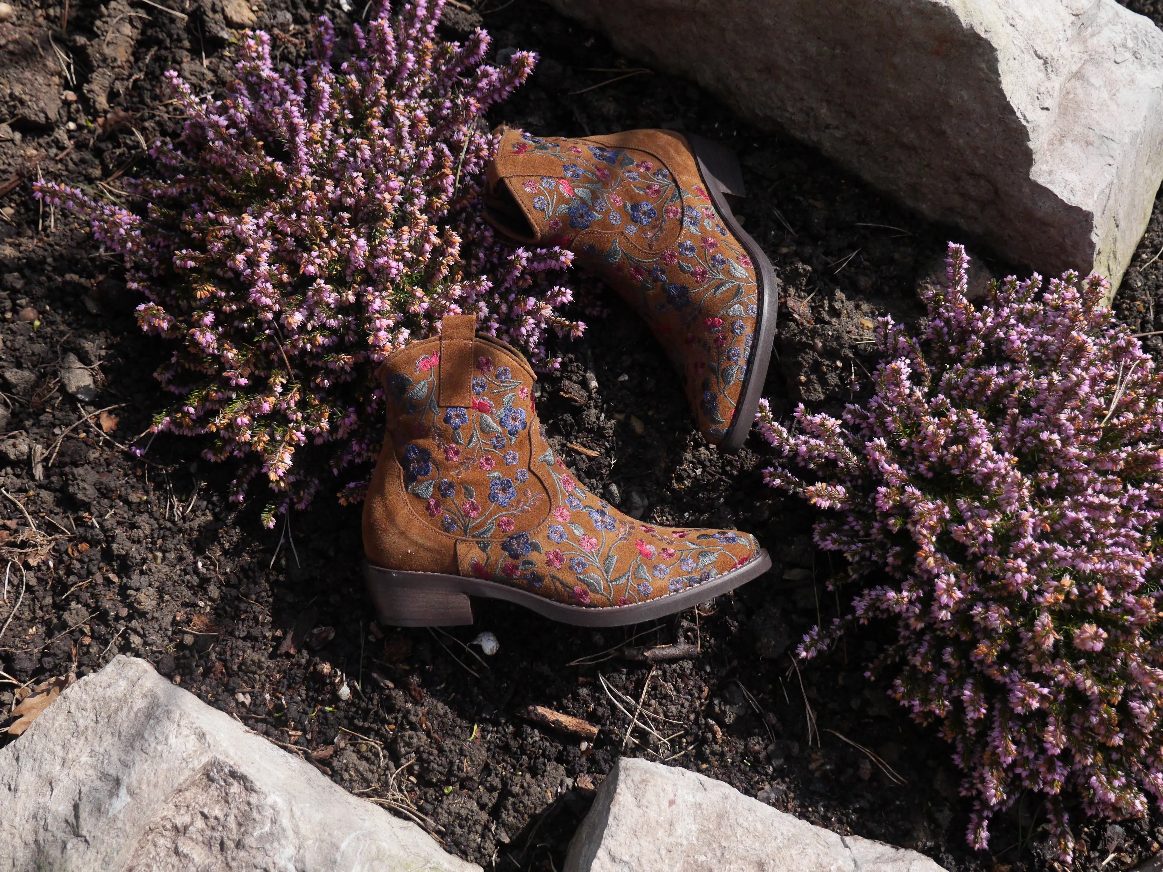 374Z15 - Brown Floral Suede Cowboy