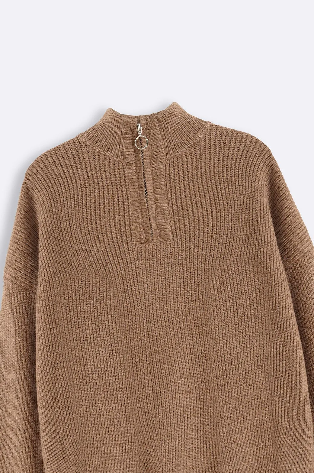 RELAXED MOCKNECK SWEATER