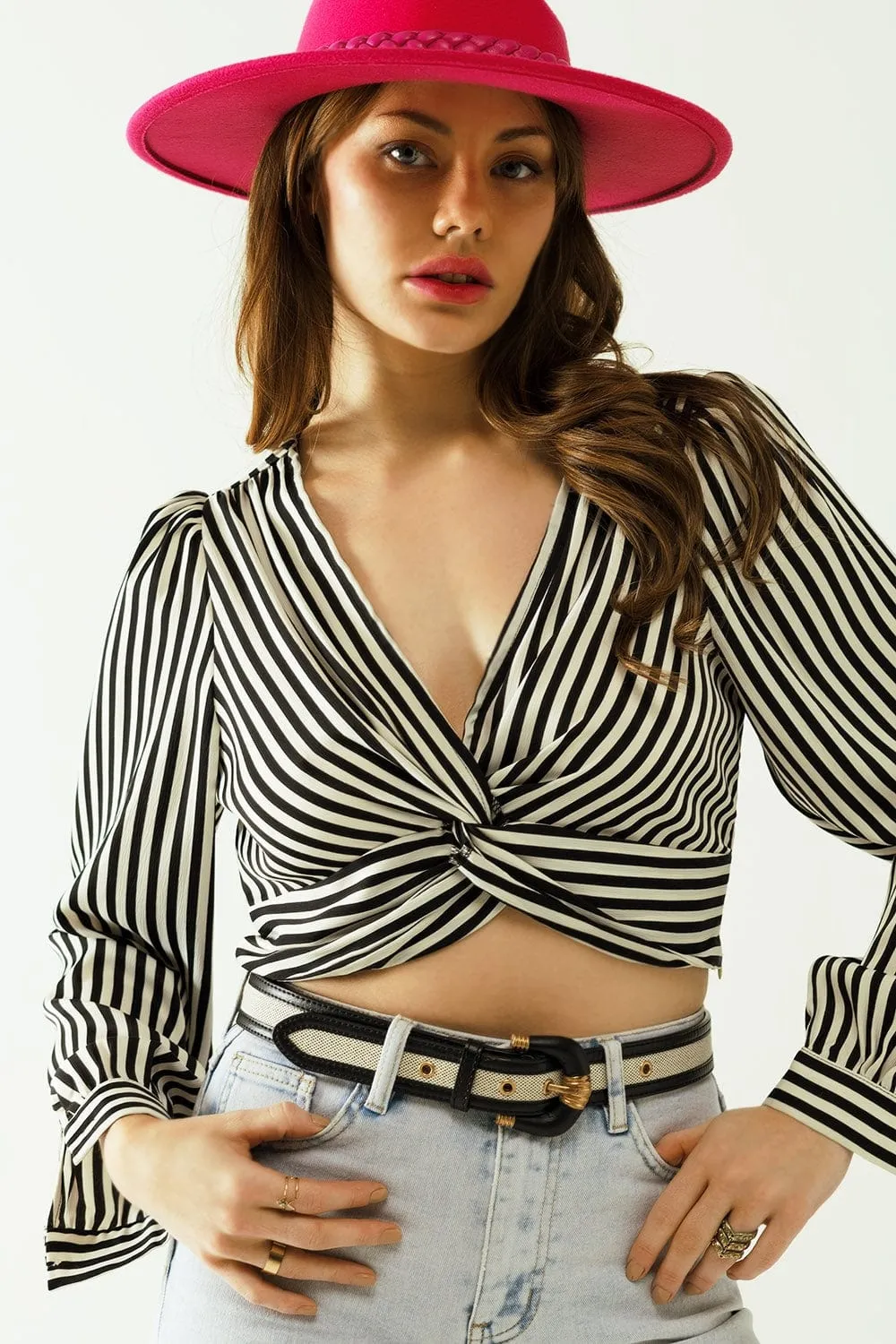 Striped Crop Top With V-Neckline And Twisted Front In Black And White.